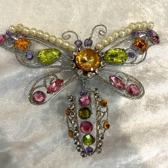 6 assorted butterfly and bee decors with clips - Picture 3 of 4